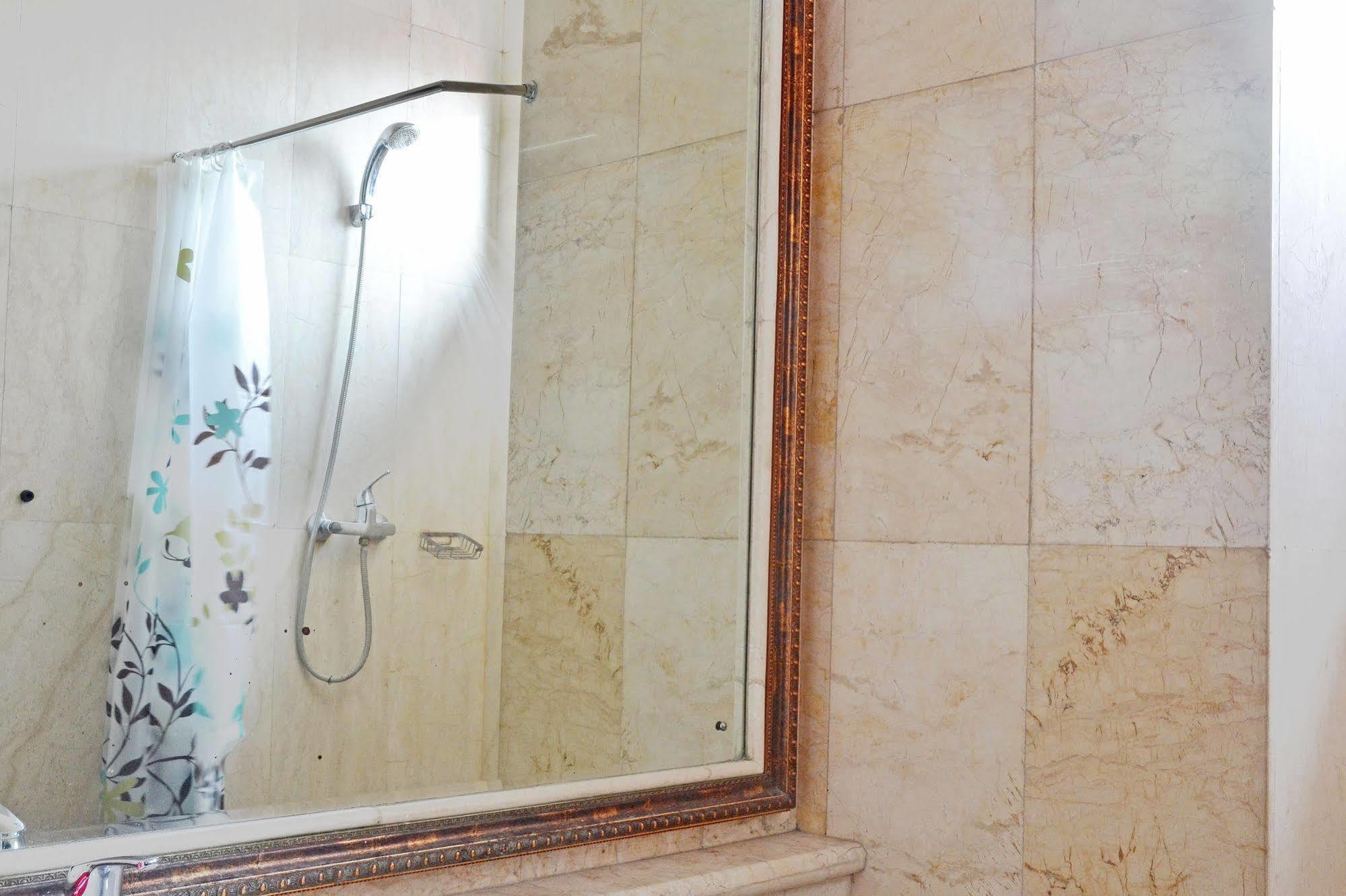 Zen Rooms Sultan Iskandar Muda Surabaja Zewnętrze zdjęcie